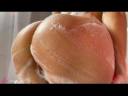 ❤️ 布鲁内特在淋浴时用振动器自慰阴部达到强烈的高潮 ❤❌ Porno vk ❌️