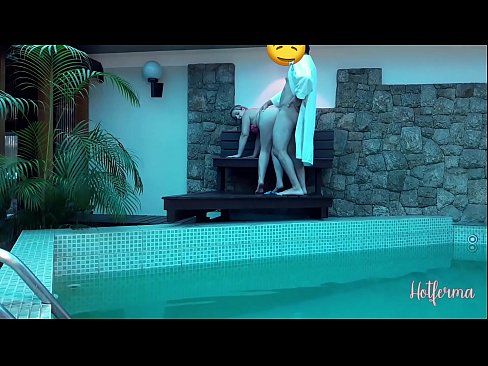 ❤️ 老板邀请女佣去泳池，却忍不住要来个热辣的 ❤❌ Porno vk ❌️